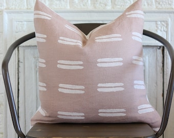 Fodera per cuscino in lino stampata a mano con blocchi di legno: motivo geometrico boho rosa (20x20 cm)