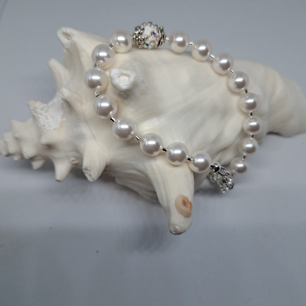 White pearl bracelet