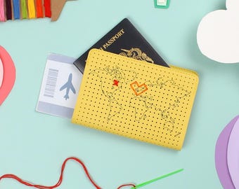 Funda para pasaporte infantil "Mi primer punto" - Amarilla (Vegana)