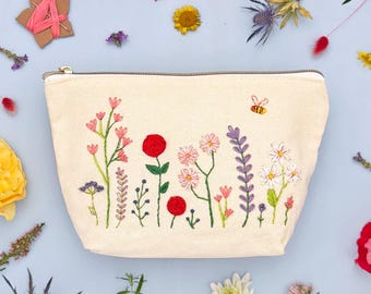 Kit de bolsa de bordado DIY: cose tu propia bolsa de cosméticos de lona floral, kit de manualidades para principiantes con hilos e instrucciones de costura (6 puntadas)