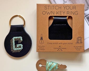 Kit para coser tu propio llavero personalizado de cuero vegano azul marino