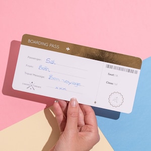 Carta regalo carta d'imbarco: carta stile biglietto personalizzata con lamina d'oro. Il regalo di viaggio perfetto per un viaggio lontano.