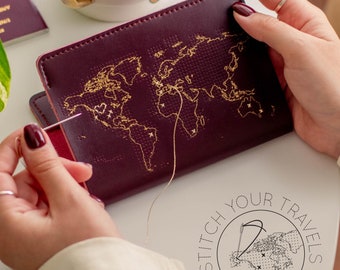 ¡Cose donde has estado! Funda para pasaporte de viaje - Granate con mapa del mundo dorado, funda de cuero auténtico con aguja e hilo.