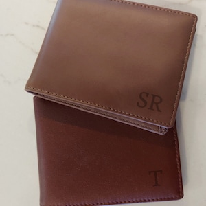 Cartera de cuero para hombre: diseño de grabado personalizado, monograma, iniciales, logotipo