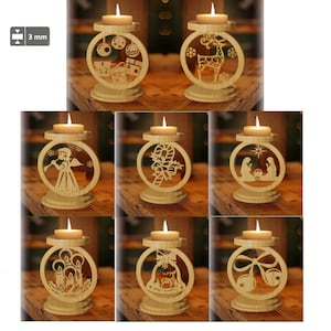 Könnte beinhalten: Kerzenhalter aus Holz mit verschiedenen weihnachtlichen Ausschnitten, darunter Ornamente, ein Rentier, ein Engel, eine Zuckerstange, eine Krippenszene, Kerzen, eine Glocke und Glocken. Jeder Halter hat ein kreisförmiges Design und hält eine brennende Kerze. Die Halter sind aus hellem Holz gefertigt.