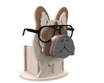 Könnte beinhalten: Ein hölzerner Französischer Bulldoggenkopf mit braunem und weißem Fell, der eine schwarze Brille trägt, ist ein dekorativer Ständer für Brillen. Der Ständer ist aus Holz und hat eine Basis, die die Form eines Hundekörpers hat.