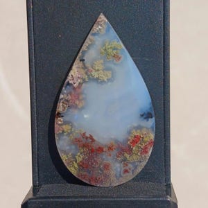 Agata muschiata di Giava, cabochon multicolore con paesaggio, 37,97 × 22,02 x 4,82 mm. MA.36