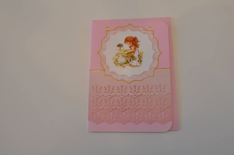 Carte Rose dégradée avec Fillette arrosant des fleurs image 1