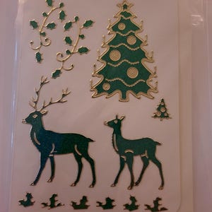 Carte Noel avec 2 rennes et un sapin et une guirlande