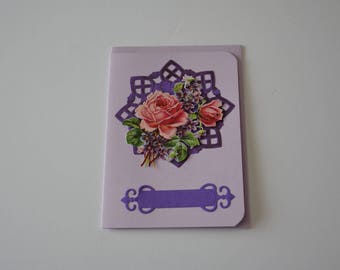 Carte mauve avec bouquet de fleurs en 3D