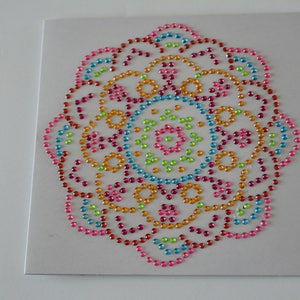 Carte Mandala avec des perles de cristal demi-cercle rose et rouge