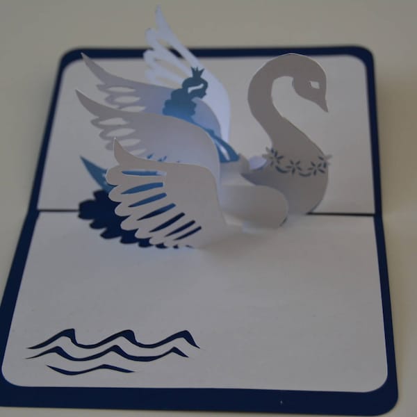 Carte bleue marine avec une Princesse sur un Cygne