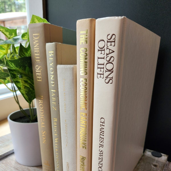 Libros de decoración de manto beige terroso / Objetos neutros de estantería / Ideas de puesta en escena decorativas / Paquete de tonos tierra / Tapas duras usadas reales a la venta