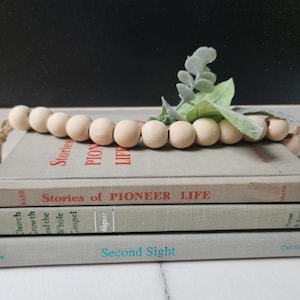 3 boekenstapel lichtgrijze aardetinten | Grijze ensceneringsbundel | Gebruikte harde kaft op kleur | Boekenplankdecoratie| Ideeën voor mantel en salontafel