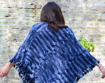 Gebreide -gehaakte poncho / kabel gebreide poncho / blauwe poncho / gehaakte bloemen franje / mohair poncho / vrouwen poncho / warme poncho