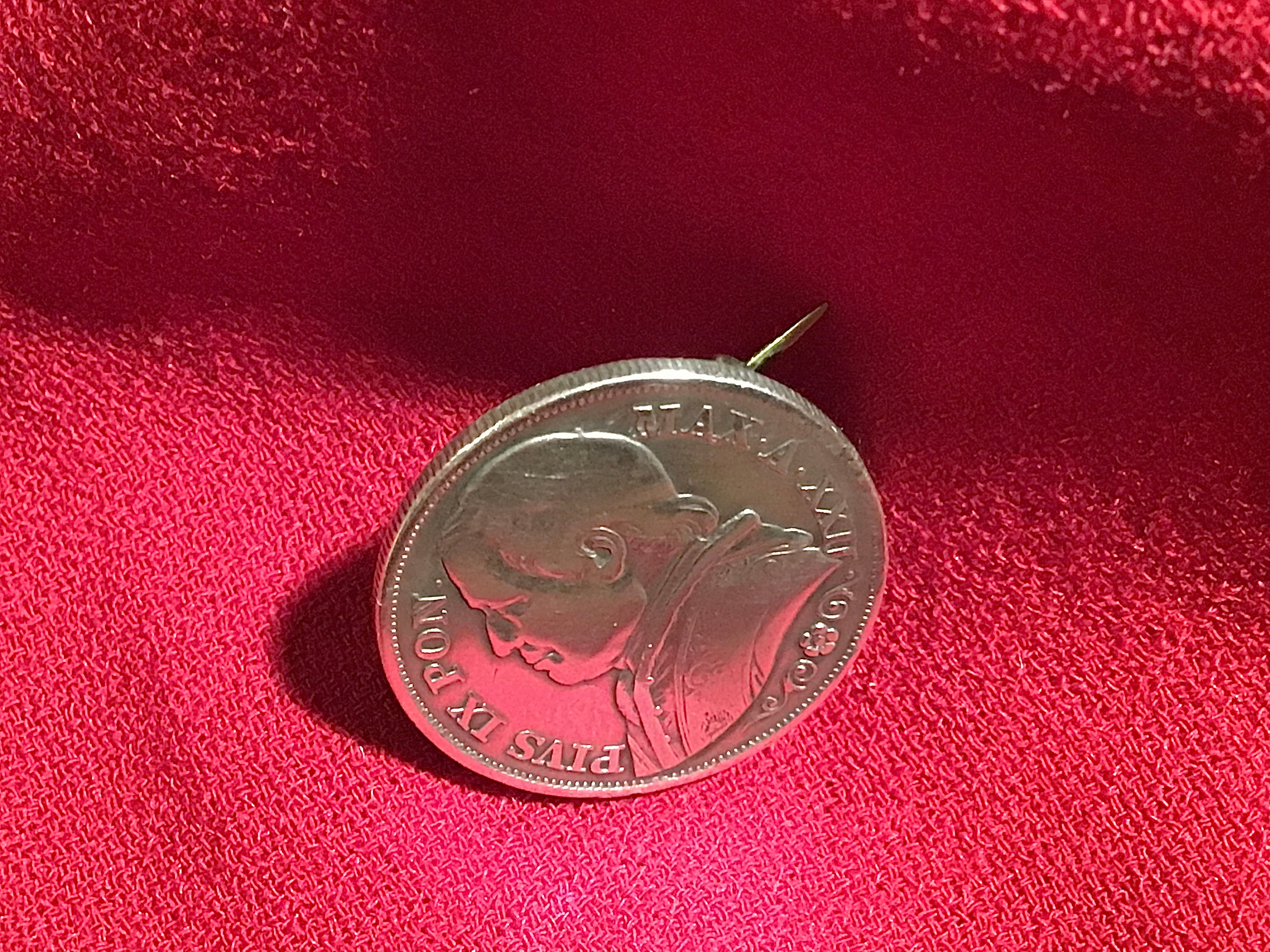 Broche Pâpe En Monnaie 1 Lire 1866 Vatican - Pièce Transformée - Occasion