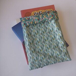 Large format book pouch, magnetic, reversible. image 3