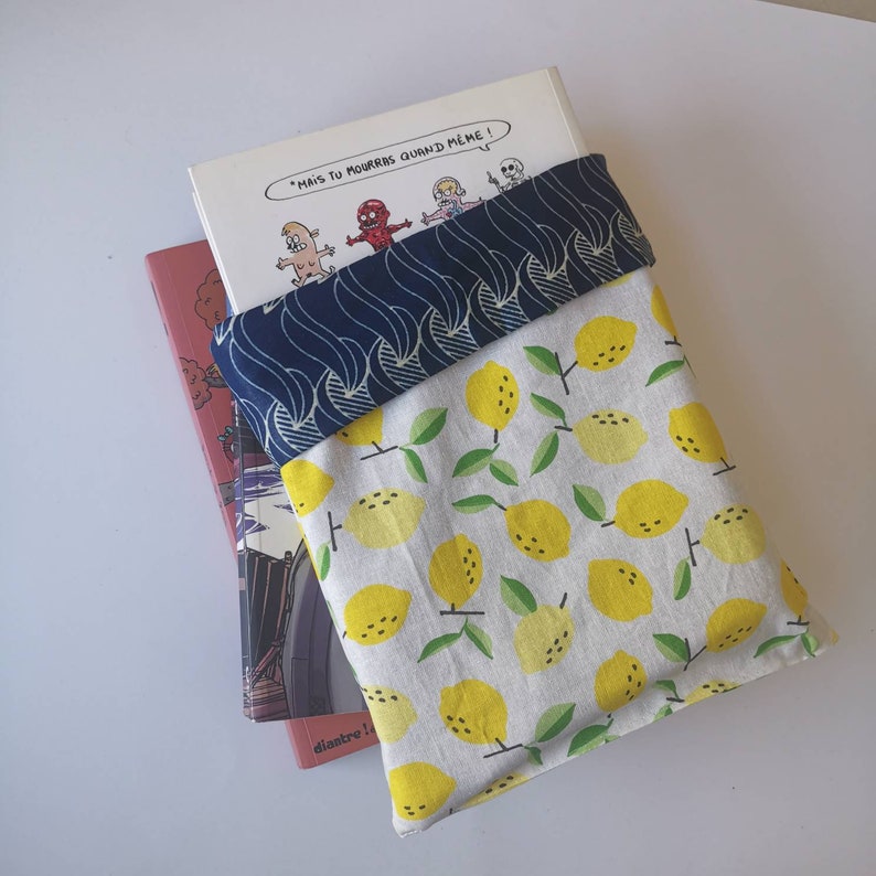 Large format book pouch, magnetic, reversible. Citrons