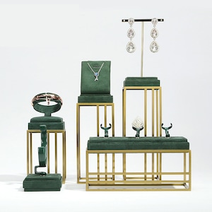 Expositor de joyas de terciopelo verde oscuro: soporte metálico para reloj y pulsera