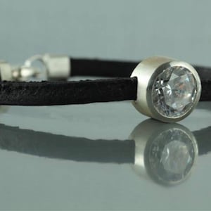 Pulsera de cuero con zirconia cúbico