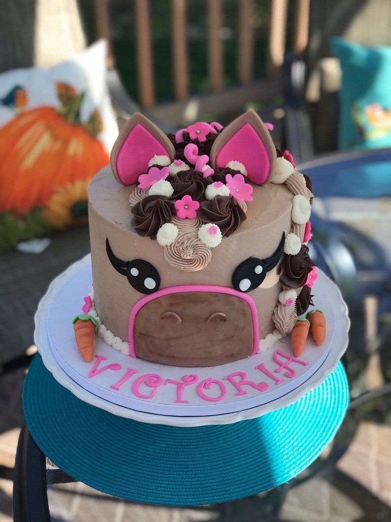 Fondant horse cake topper set with carrots | Etsy