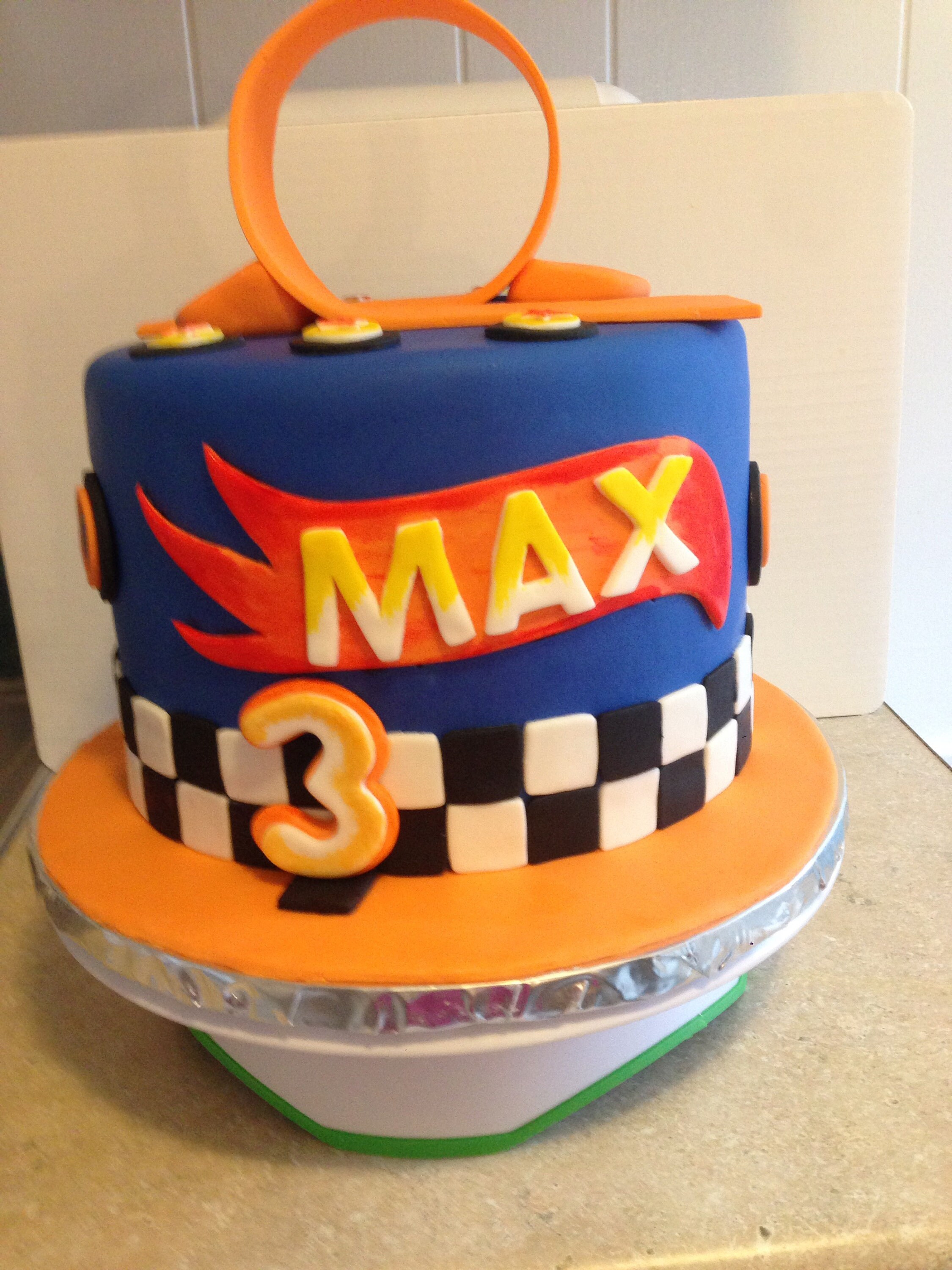 Hotwheels fondant caketopper set with race track loop Etsy
