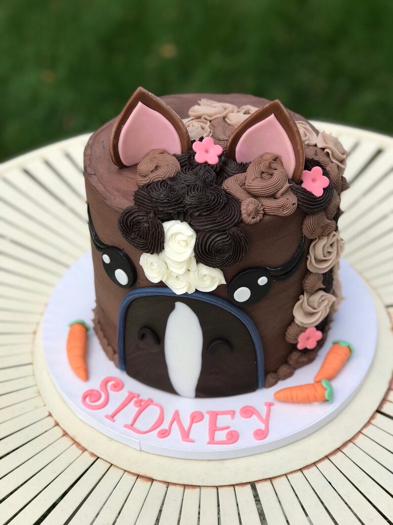 Fondant horse cake topper set with carrots | Etsy