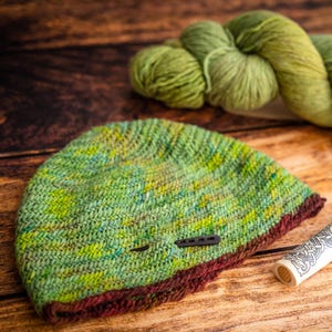 Nalbinding Viking Hat – Hand Spun Merino – Medieval Fåberg Stitch Beanie – 100% Natural Wool, Hand-Dyed merino, Unique LARP & Norse Costume.