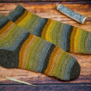 Nalbound Wool Socks 43 – 100% Plant-Dyed Wool, Oslo Stitch – Authentic Viking Medieval Reenactment Socks – Norse, Anglo-Saxon, LARP Footwear