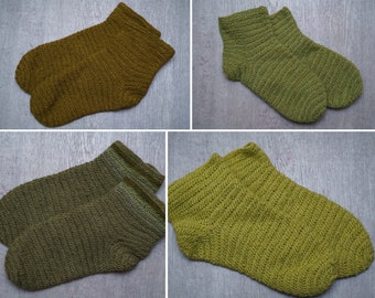 Nalbinding woolen socks EU42-44/US 9-11 plant dyed stripes. Warm viking socks for norse or anglosaxon medieval costume or LARP accessories.