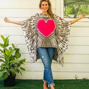 Boho Heart Hand Dyed Kaftan Tunic, Asymmetrical Boho Dress, Tie Dye Poncho Blouse, Tie Dye Clothing, Oversize Kaftan Beach Loungewear