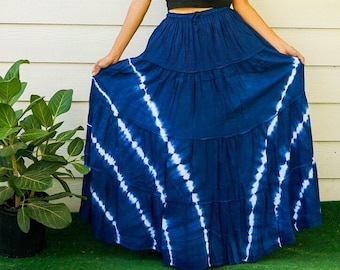 Falda maxi hippie escalonada color índigo / Teñida a mano / Falda bohemia / Ropa tie-dye / Ropa hippie / Falda de playa