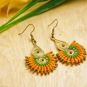Sunburst macramé spiraal boho-oorbellen, handgemaakte oorbellen, boho-sieraden, hippie-oorbellen, zigeuneroorbellen, micro-macramé-oorbellen