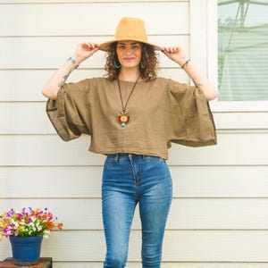 Top corto in garza di cotone naturale grezzo, camicetta kimono estiva, top tunica ampia, camicia di cotone, top minimali, abbigliamento in cotone