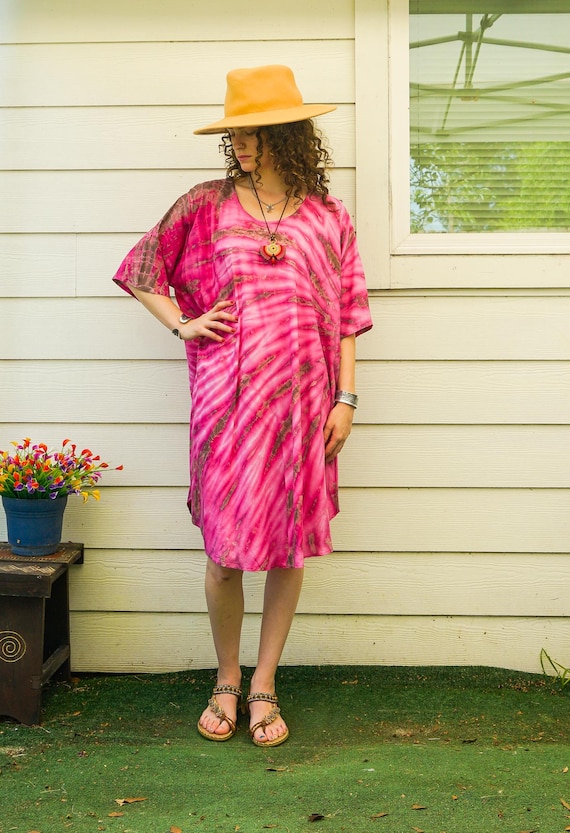 pink tie dye dress Vestido Maxi Tie-Dye Tube - Fucsia/Combo This adorable ruffle dress features a v LoveShackFancy Madeleine Dress | Misty