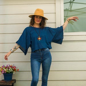 Top corto in garza di cotone naturale grezzo, camicetta kimono estiva, top tunica ampia, camicia di cotone, top minimali, abbigliamento in cotone