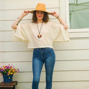 Top corto in garza di cotone naturale grezzo, camicetta kimono estiva, top tunica ampia, camicia di cotone, top minimali, abbigliamento in cotone