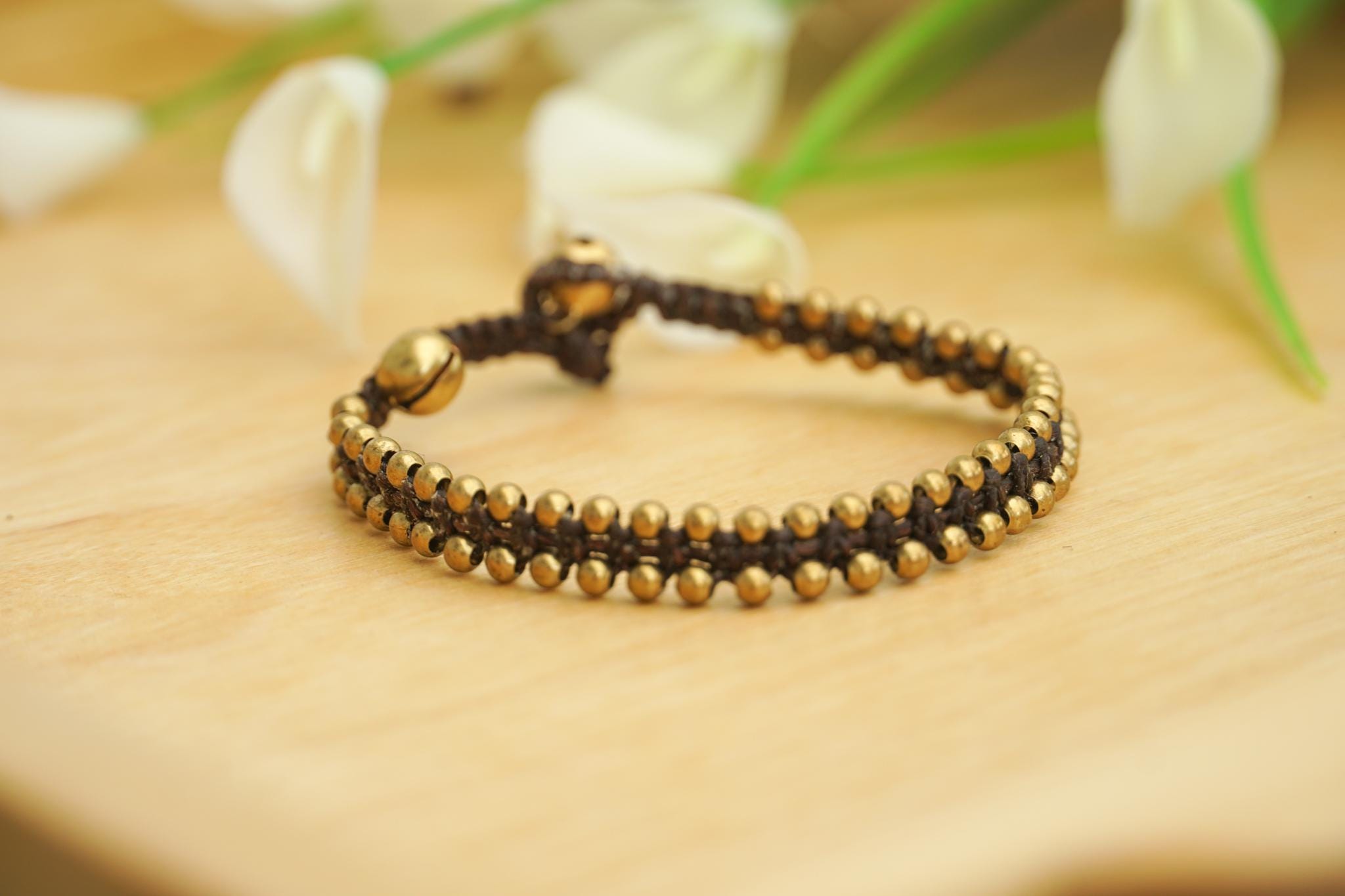 Bransoletka na kostkę z podwójnym mosiężnym koralikiem w stylu boho, bransoletka na kostkę hippie, ręcznie robione bransoletki na kostkę, prezent dla niej, pomysł na prezent