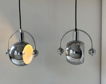 Par de lámparas colgantes vintage, metal cromado, Francia 1960