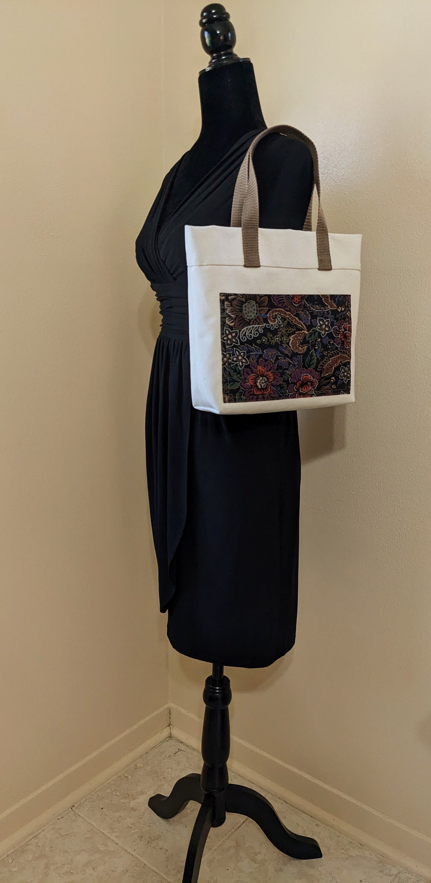 トートバッグ JILLSTUART [NEW PAPER] CANVAS BOOK TOTE BAG 5BJH182 JILLSTUART [NEW PAPER] CANVAS BOOK TOTE BAG 5BJH182