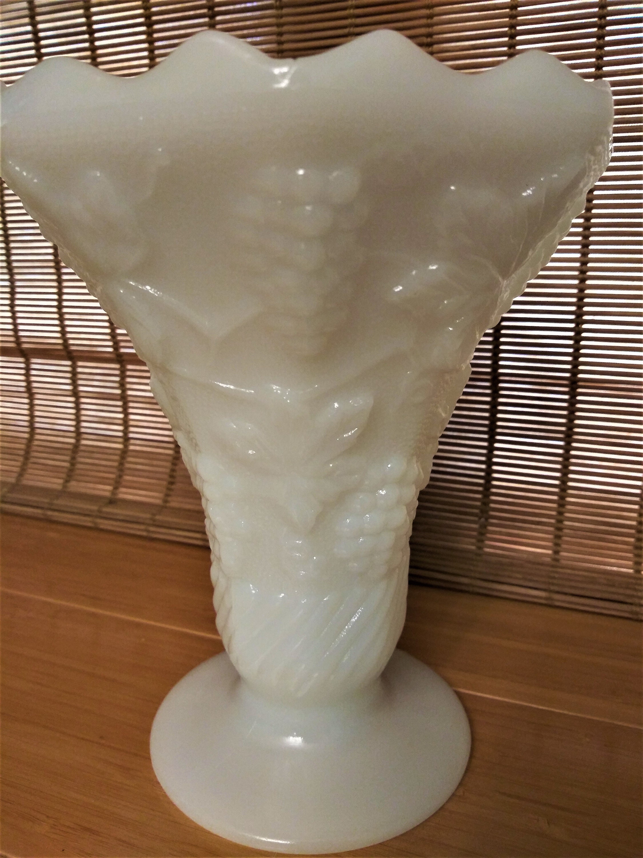 White Milk Glass Flower Vase Anchor Hocking Mid Century Etsy UK