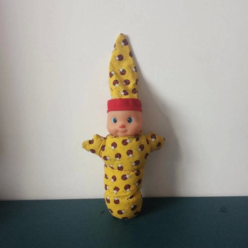 Veilleuse Luciole Vintage - Doudou Pour Bébé Ajéna Tenue Jaune avec Coccinelle Grand Bonnet Poupée L