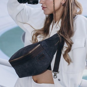 Vintage Banana Camera Bag – Handmade Leather & Canvas Pouch for Photographers (TARWA RCC-1313-4LX) photographer gift handmade camera case