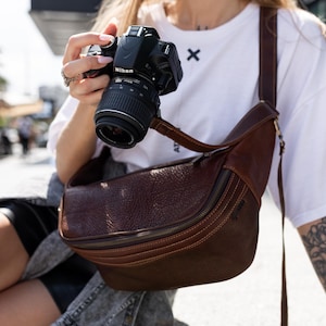 Cognac Nappa Kameratasche lustiges Pack, Geschenk für Fotograf, Leder Gürteltasche für Spiegellose DSLR Kamera TARWA 1313
