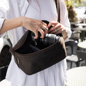 Brown Crazy Horse Leather Camera Bag: DSLR Protective Waist Pack