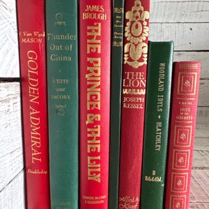 Vintage Christmas Books Stack, Red and Green Books for Holiday Home ...