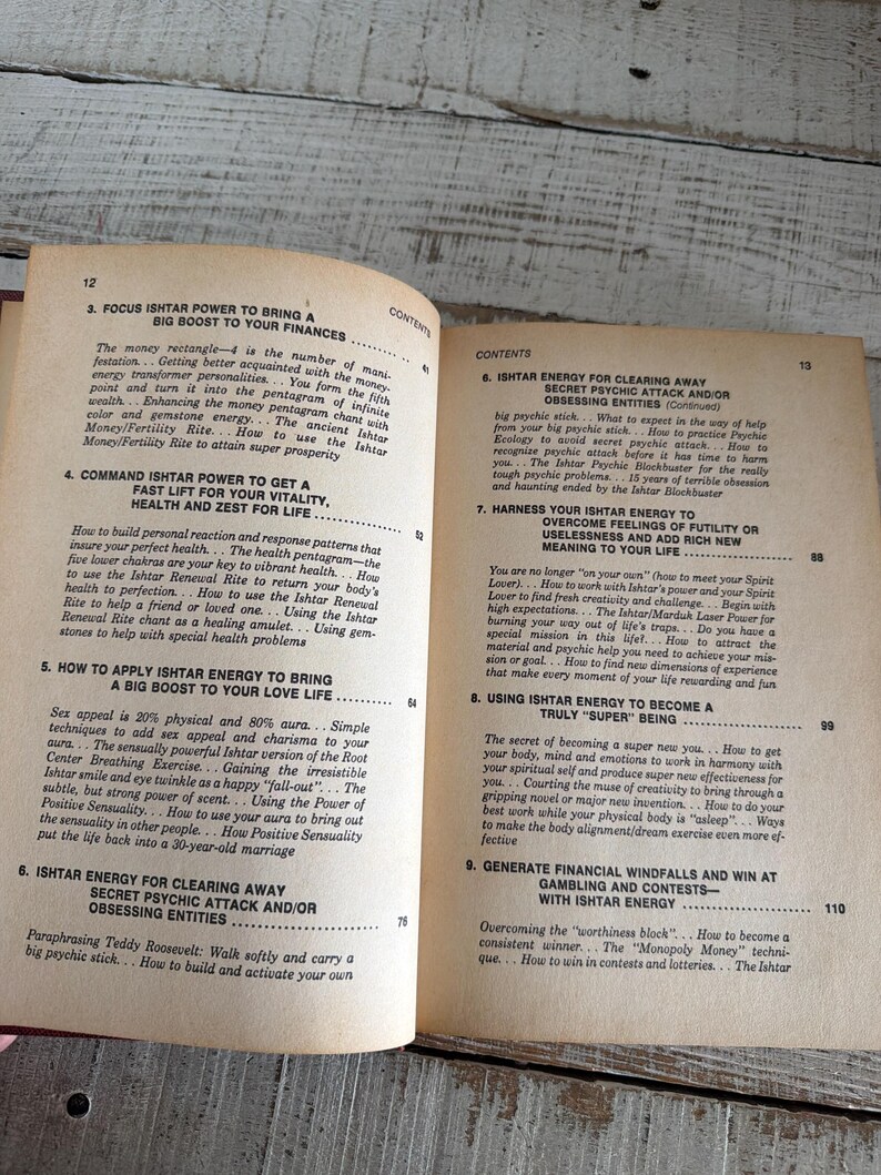 Puede incluir: Libro abierto con texto en las p&aacute;ginas. El contenido del libro incluye t&iacute;tulos como "Focus Ishtar Power to Bring a Big Boost to Your Finances" y "Ishtar Energy for Clearing Away Secret Psychic Attack and/or Obsessing Entities."