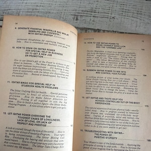 Puede incluir: Libro abierto con p&aacute;ginas que muestran texto sobre el poder de Ishtar, incluyendo temas como ganancias financieras, negocios, salud y superaci&oacute;n de la soledad. El contenido del libro se presenta en una tabla.