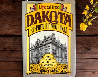 Libro de tapa dura vintage "La vida en el Dakota": Arquitectura de Nueva York, 1979