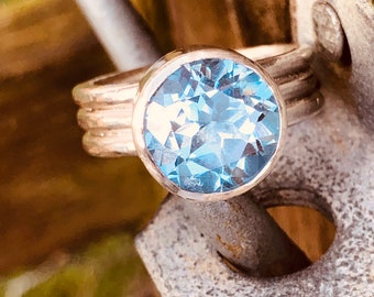 Hammered Sterling Silver Triple Ring with Cornflower Blue Topaz – Statement Ring